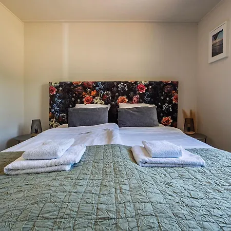 Chalet 29, Natuurlijk Gelegen Nabij Efteling En Beekse Bergen, Airco & Prive Parkeren Inbegrepen! *