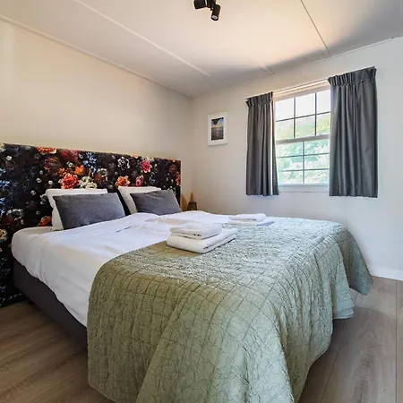 Шале 29, Natuurlijk Gelegen Nabij Efteling En Beekse Bergen, Airco & Prive Parkeren Inbegrepen!